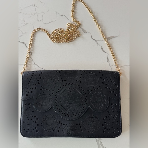 Elegant Black Leather Shoulder Bag - Picture 1 of 5